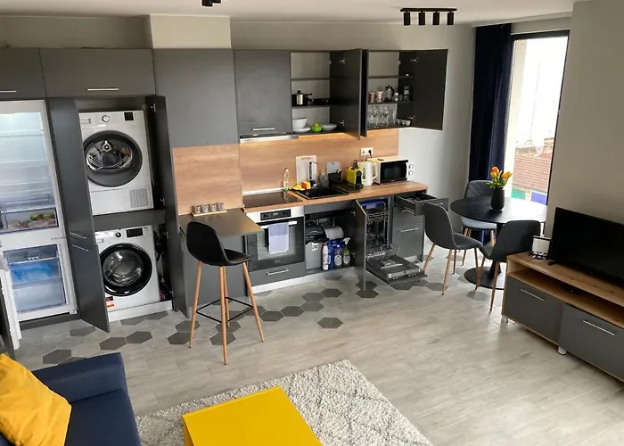 Apartment Opalchenska / Pirotska